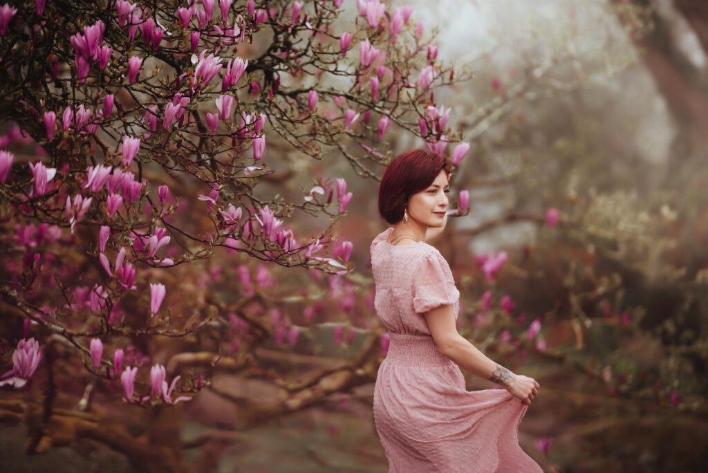 Portrait femme arbre fleuri à Nantes